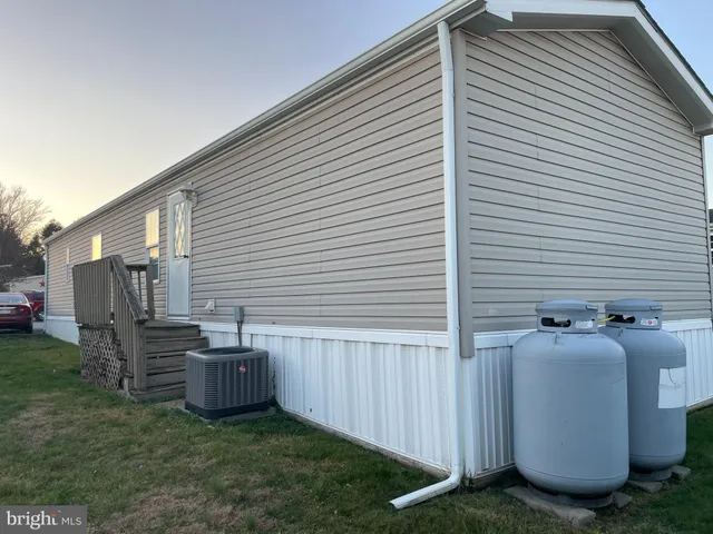 a view of a house with a back yard