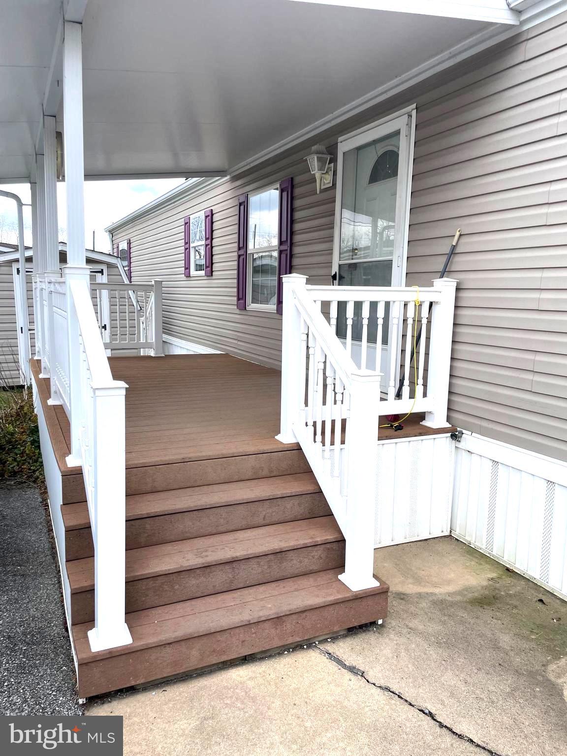 31 Jere Road Gordonville, PA 17529 - Photo 5 of 28 Covered porch
