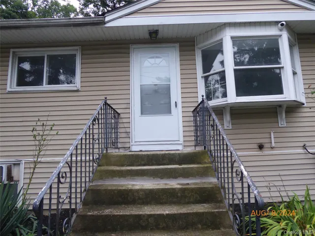 $3,500 | Undisclosed Address, Bay Shore, NY 11706