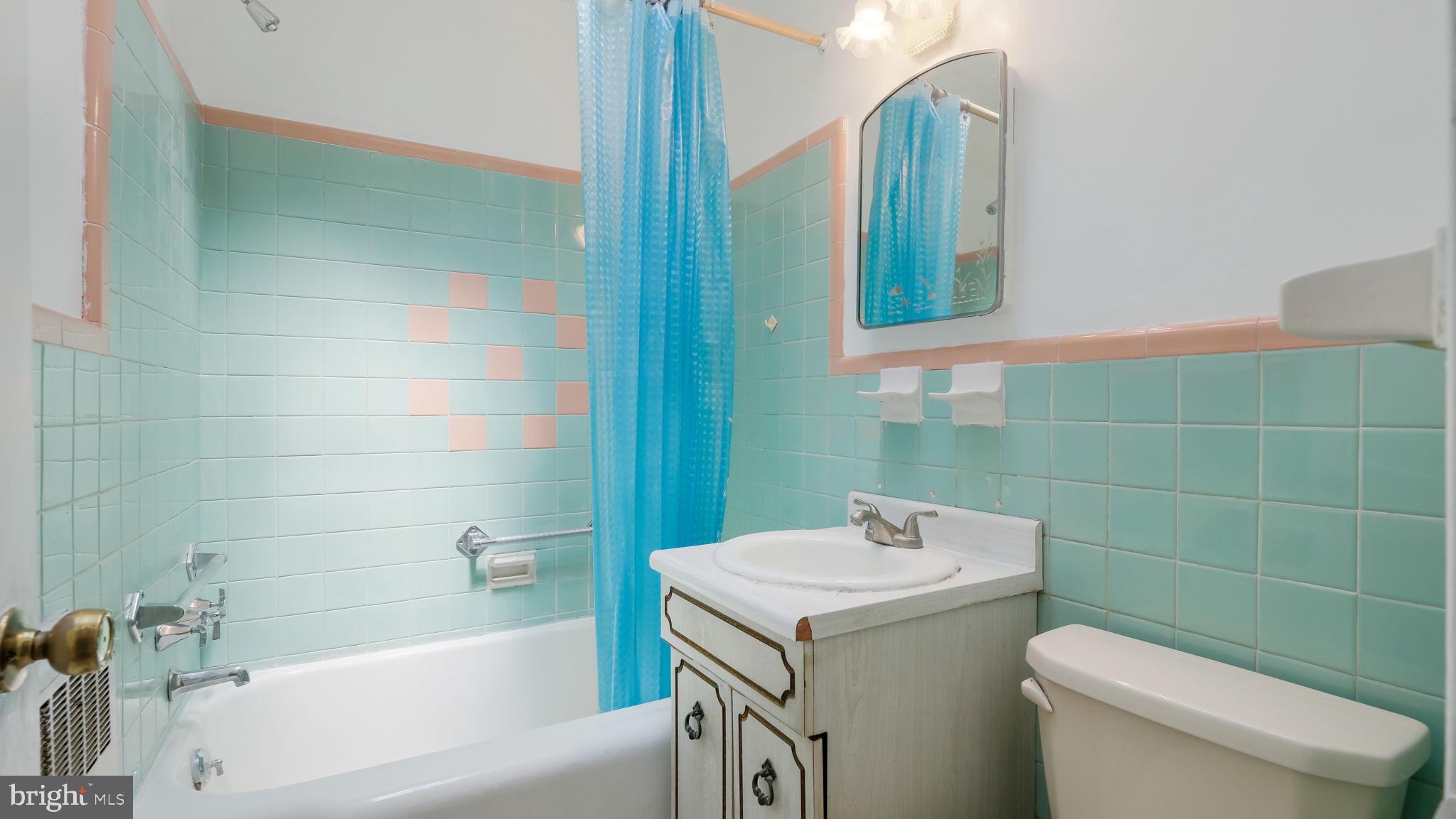 1500 Hellerman Street Philadelphia, PA 19149 - Photo 22 of 31 a bathroom with a sink a toilet and shower