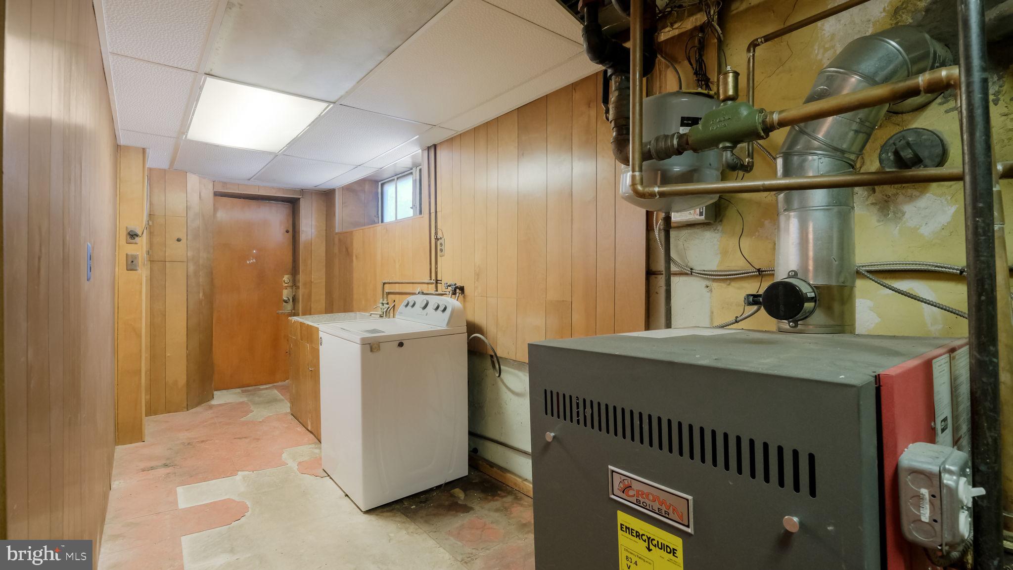 1500 Hellerman Street Philadelphia, PA 19149 - Photo 27 of 31 a utility room with dryer and washer
