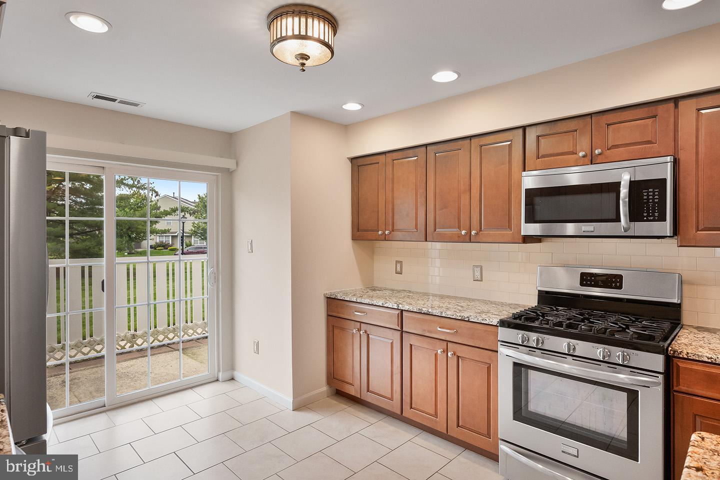 501 Oliphant Lane Mount Laurel, NJ 08054 - Photo 11 of 36