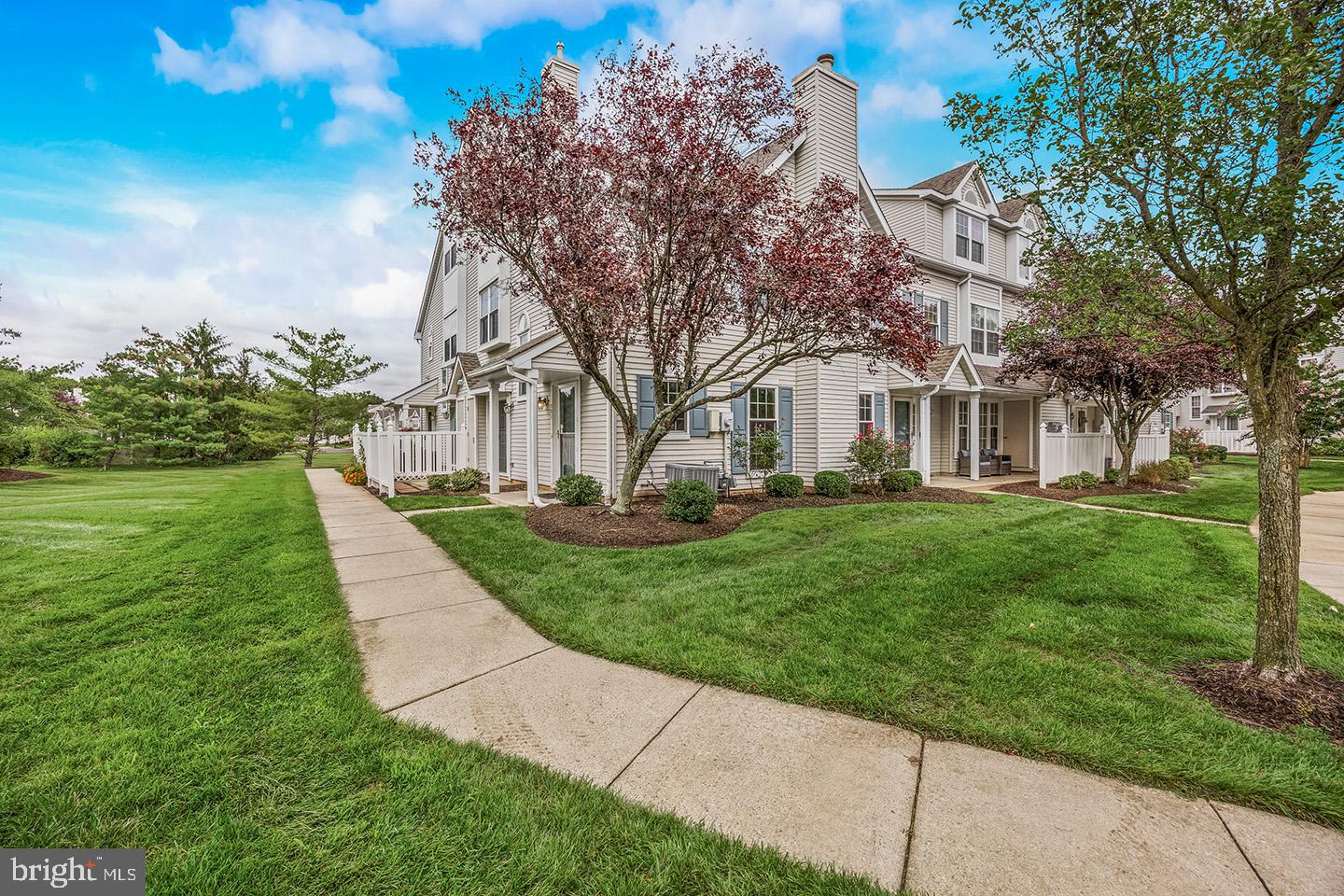 501 Oliphant Lane Mount Laurel, NJ 08054 - Photo 2 of 36