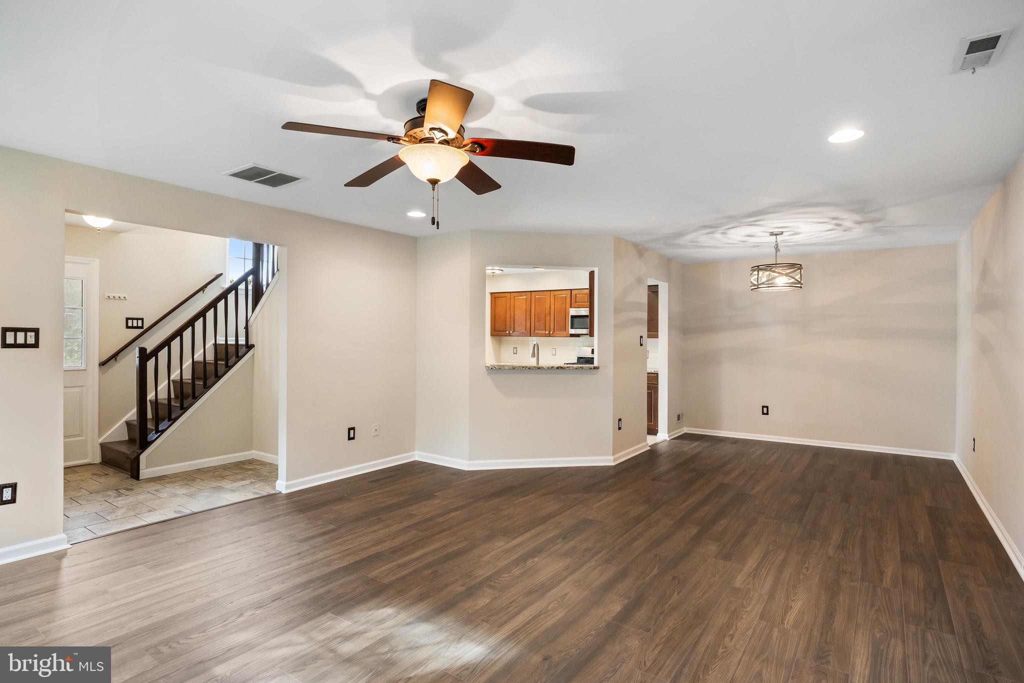 501 Oliphant Lane Mount Laurel, NJ 08054 - Photo 9 of 36