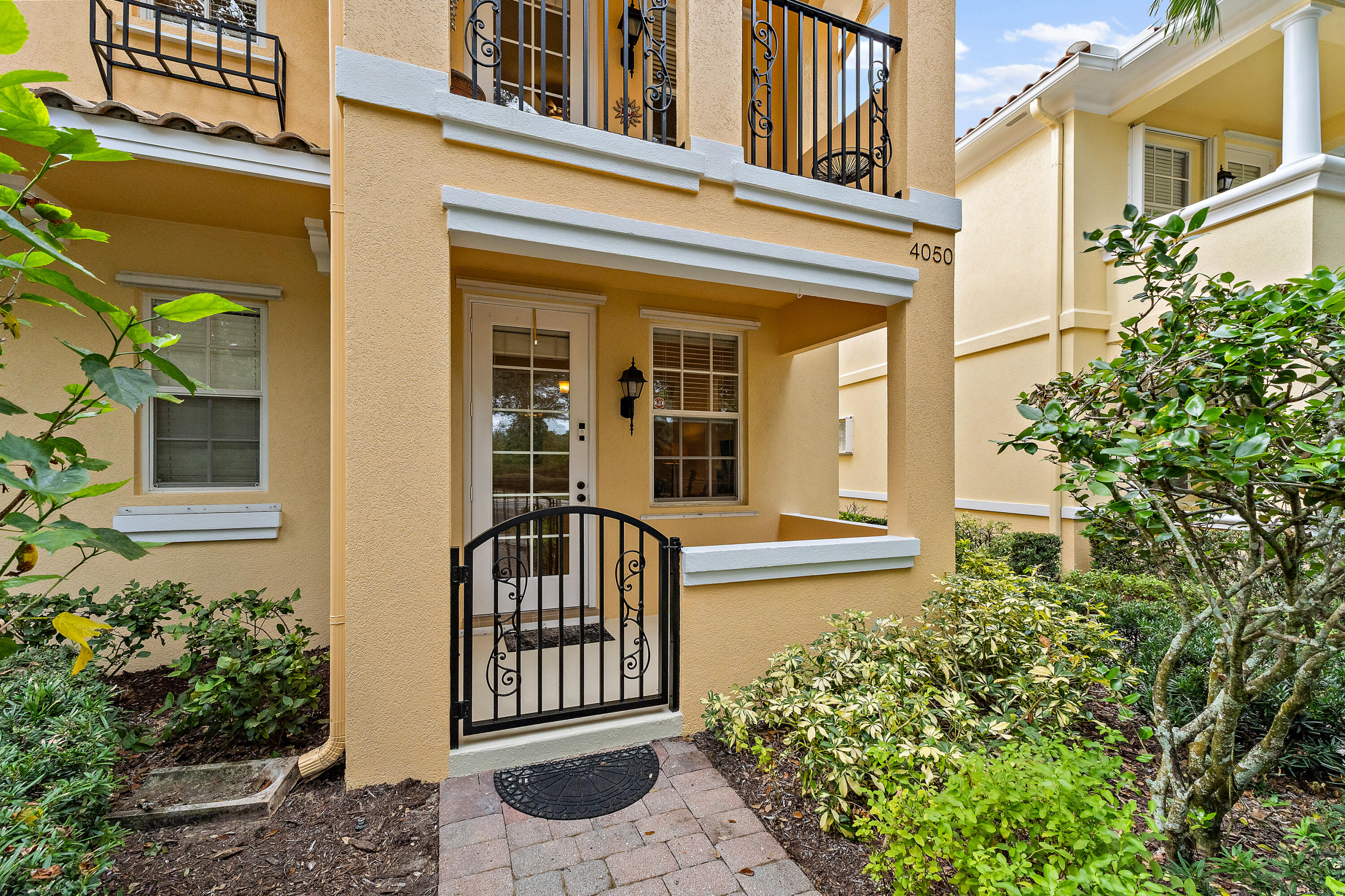 4050 Parkside Drive Jupiter, FL 33458 - Photo 4 of 59 front view of a house