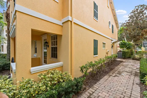 $650,000 | 4050 Parkside Drive, Jupiter, FL 33458