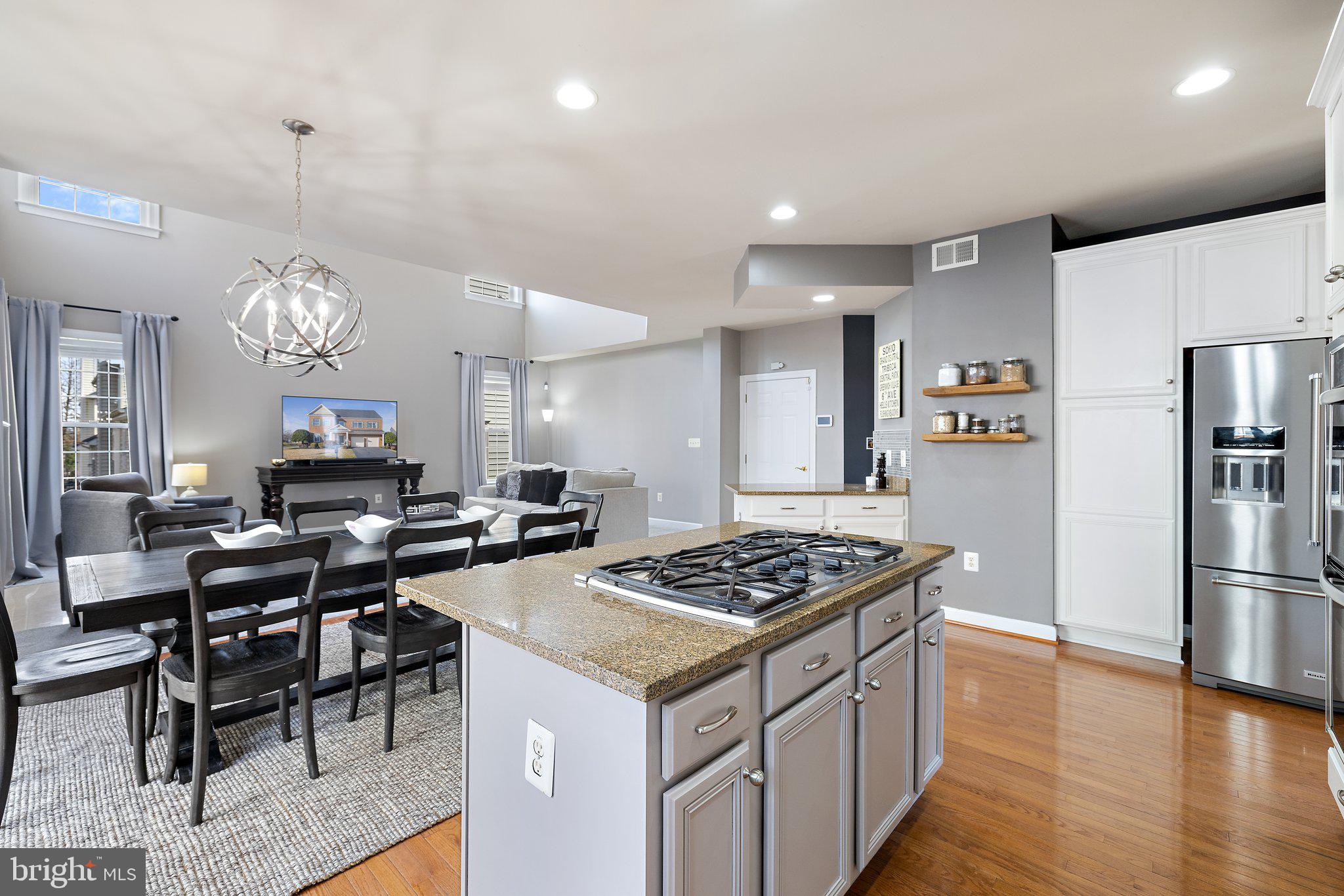 42624 Emperor Ashburn, VA 20148 - Photo 15 of 56 a kitchen that has a table and chairs in it