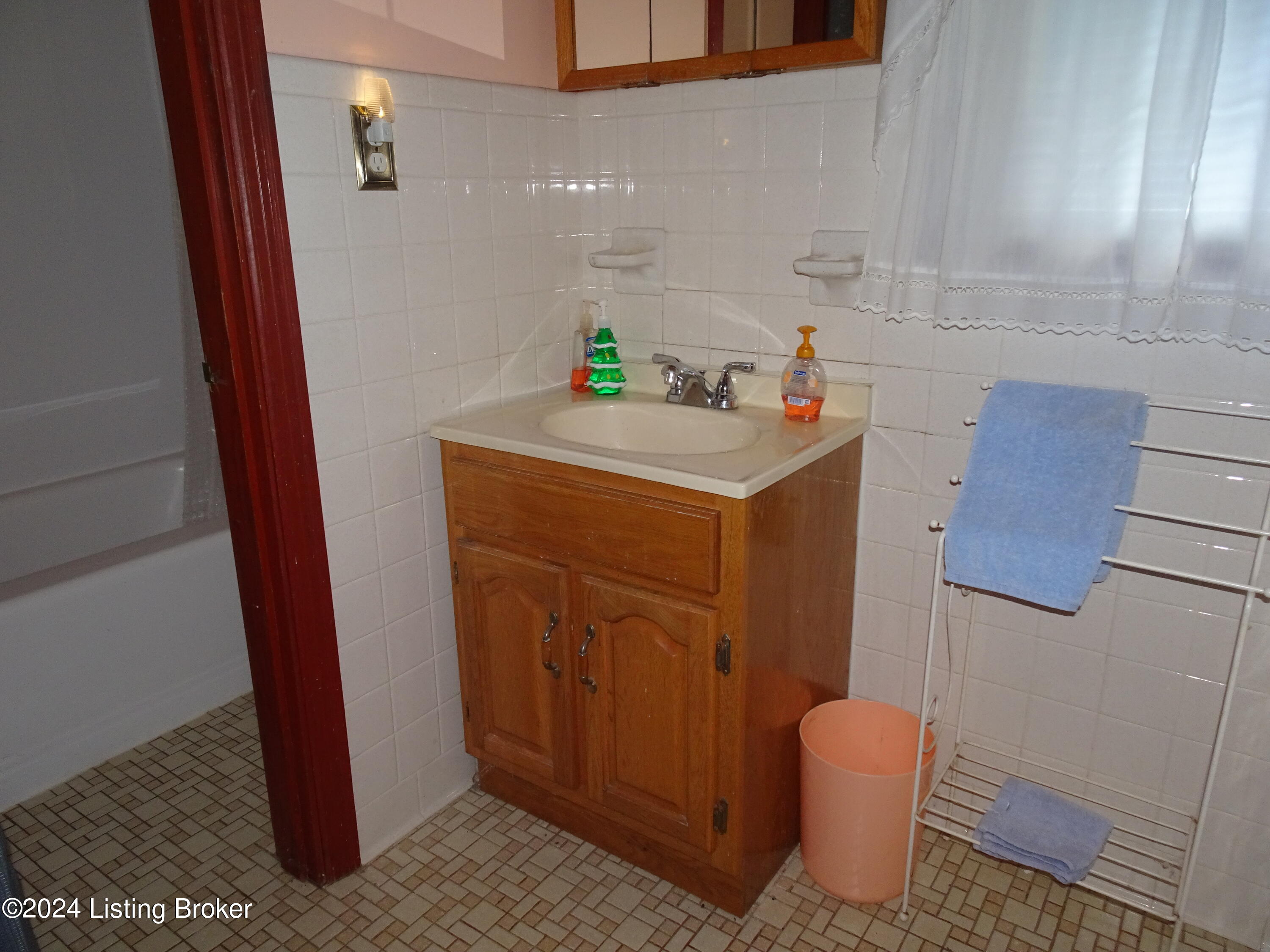 5400 Pendleton Road Louisville, KY 40272 - Photo 8 of 17 DSC06617