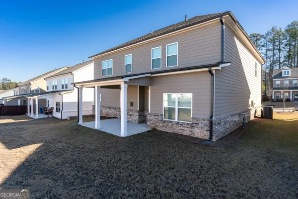 a view of a house with backyard and porch