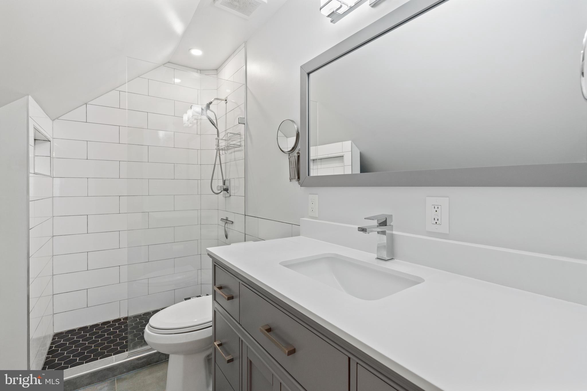 2015 Lansdowne Way Silver Spring, MD 20910 - Photo 14 of 32