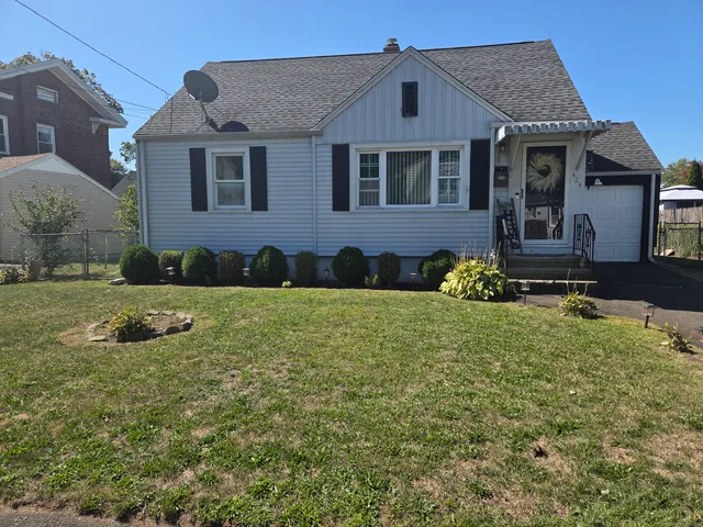 $329,000 | 424 Circular Avenue, Hamden, CT 06514