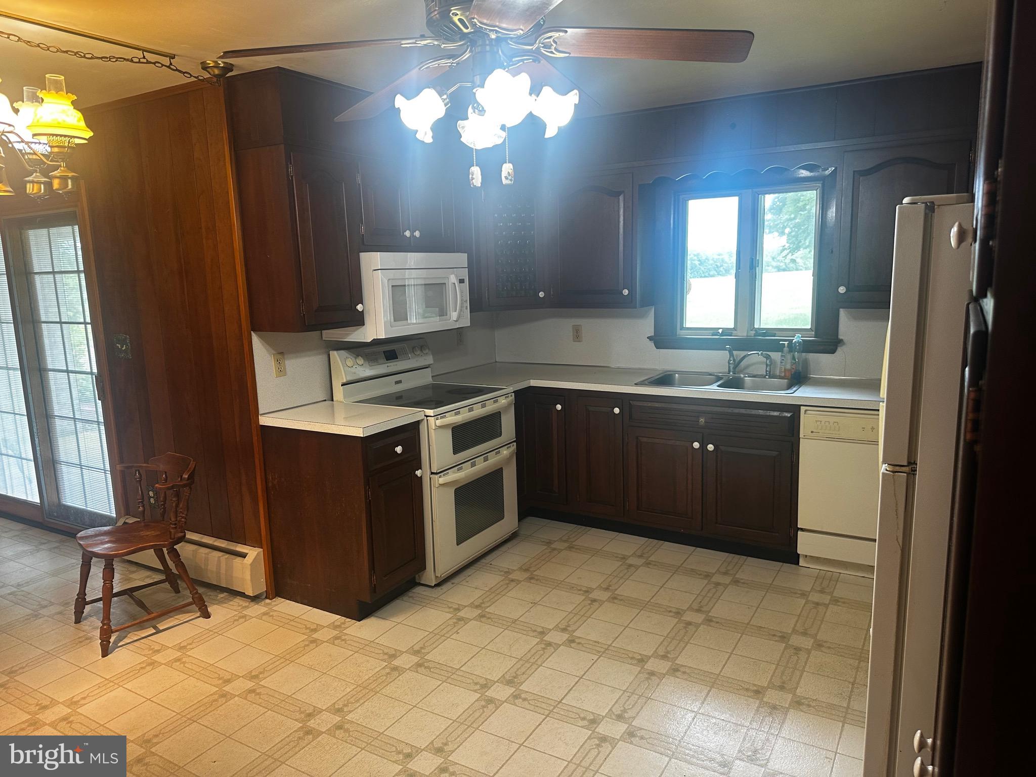 29 Oberholtzer Road Elizabethtown, PA 17022 - Photo 9 of 27 KITCHEN