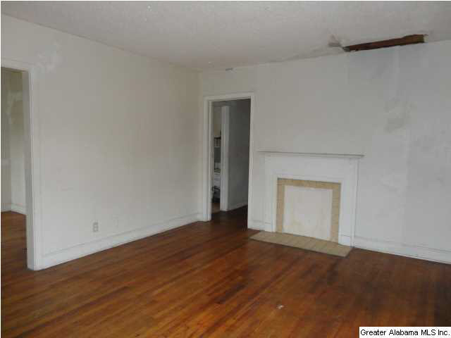 217 22nd Street Southwest Birmingham, AL 35211 - Photo 3 of 8