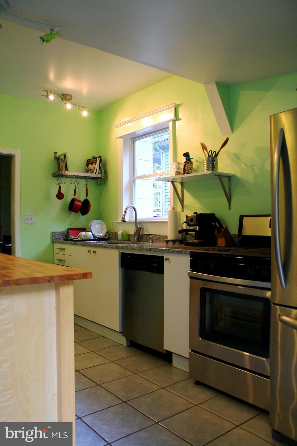 6308 Banbury Road Baltimore, MD 21239 - Photo 11 of 30 Kitchen