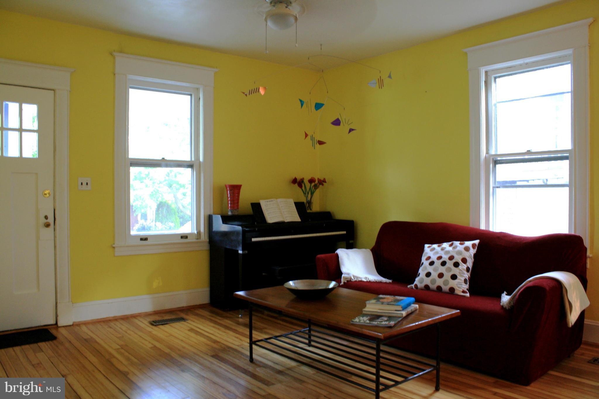 6308 Banbury Road Baltimore, MD 21239 - Photo 16 of 30 Living Room
