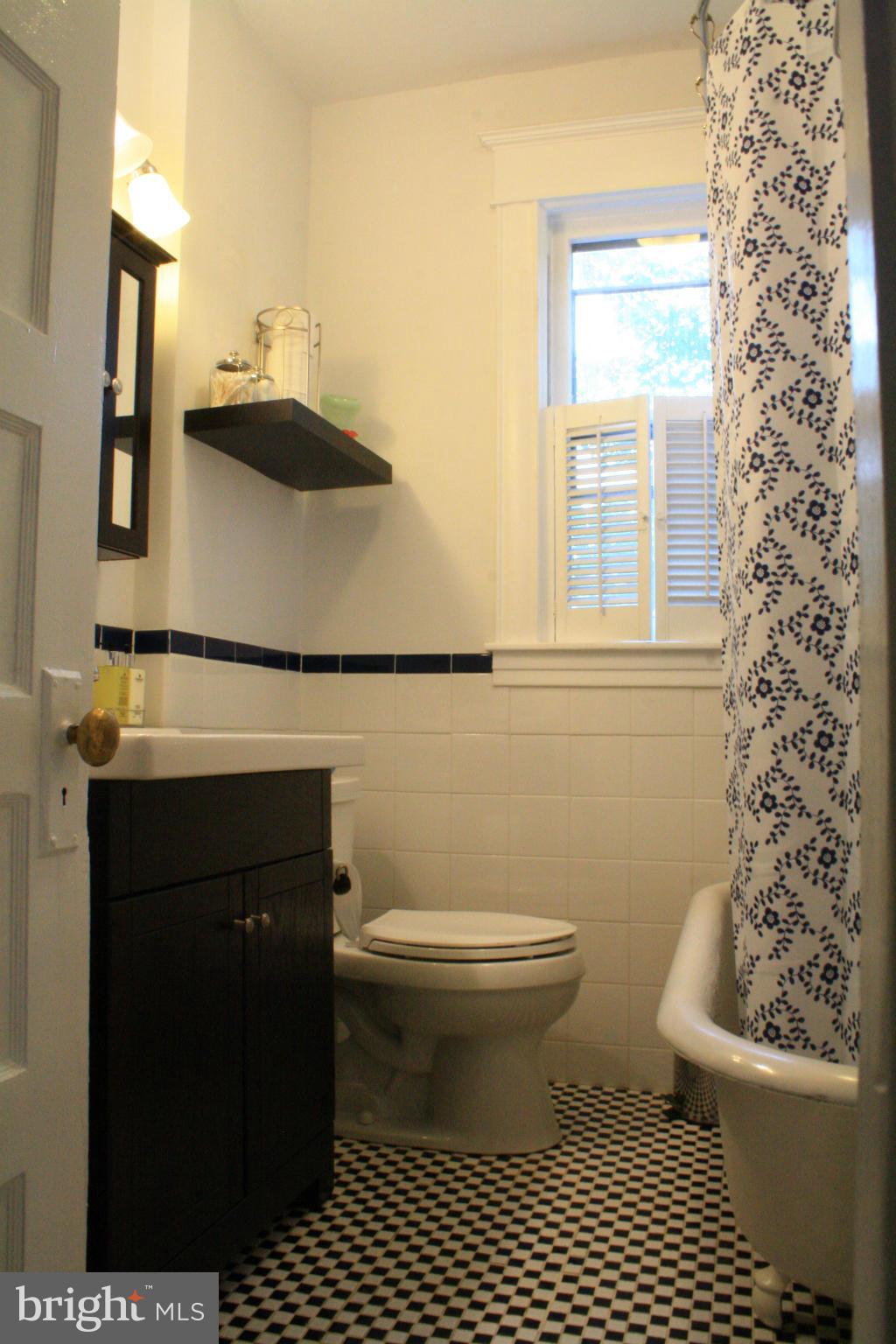 6308 Banbury Road Baltimore, MD 21239 - Photo 17 of 30 Bath