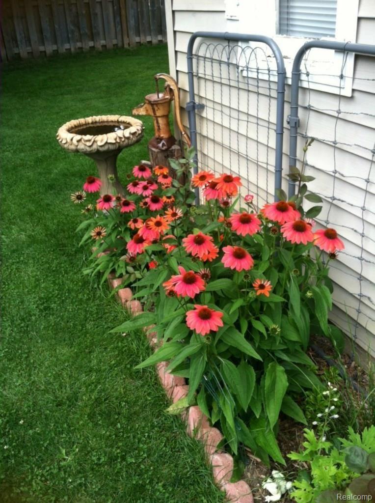 9587 Hilton Road Brighton, MI 48114 - Photo 4 of 13 image.jpg