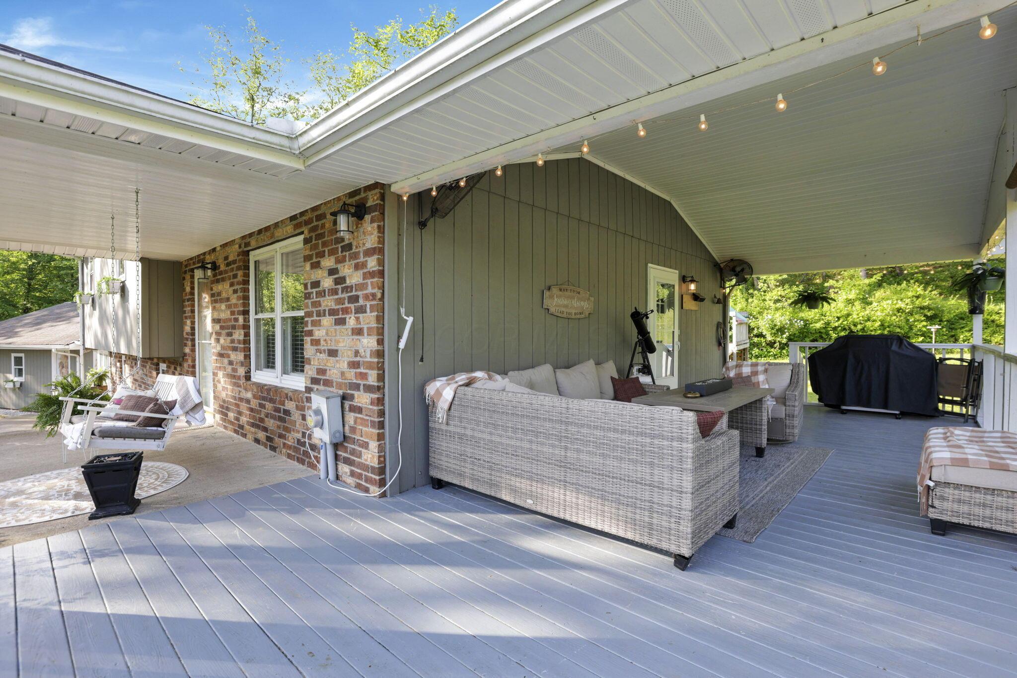 1881 Lake Road Southeast Lancaster, OH 43130 - Photo 5 of 50 View of Front Seating Area