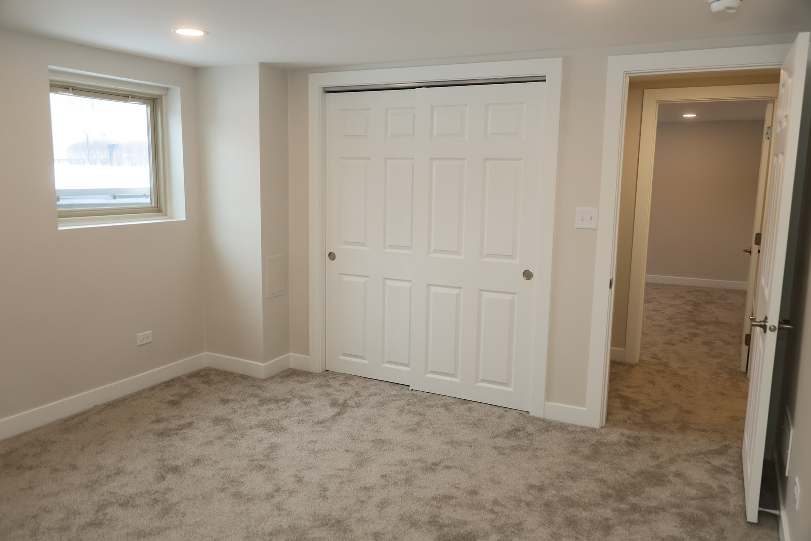 289 Chestnut Street Antioch, IL 60002 - Photo 13 of 24 an empty room with windows