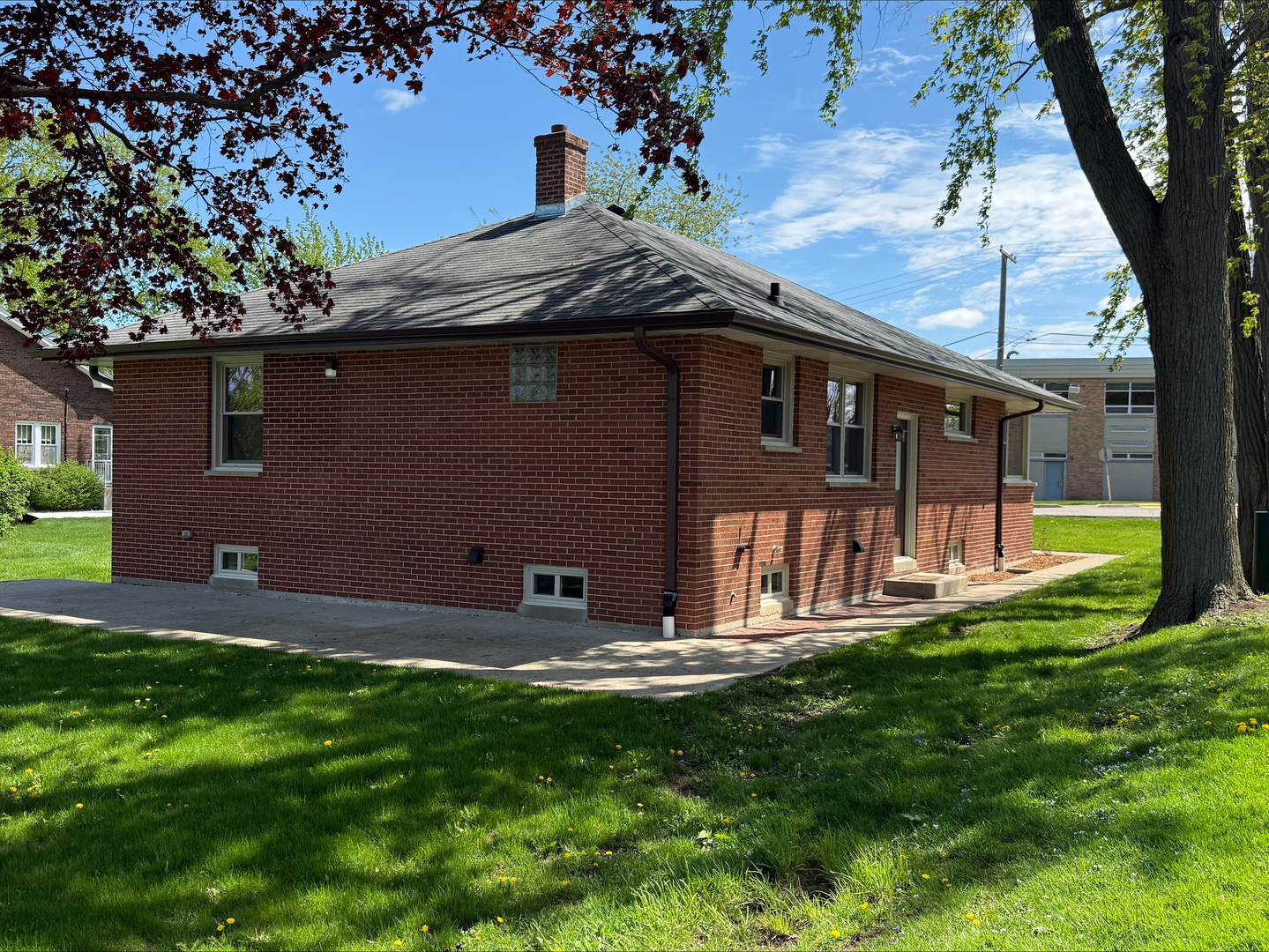 289 Chestnut Street Antioch, IL 60002 - Photo 24 of 24 a view of a house with a yard and a large tree