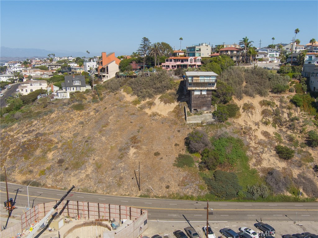 6929 Vista Del Mar Playa del Rey, CA 90293 - Photo 3 of 14 a view of a terrace