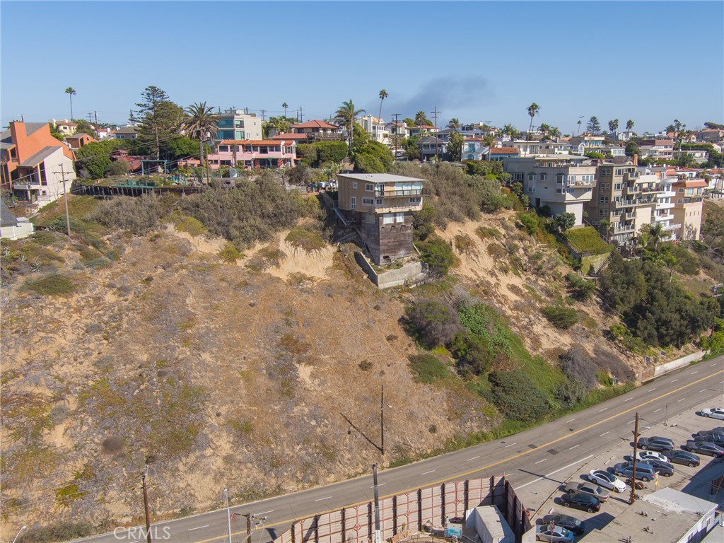 6929 Vista Del Mar Playa del Rey, CA 90293 - Photo 4 of 14 a view of a city