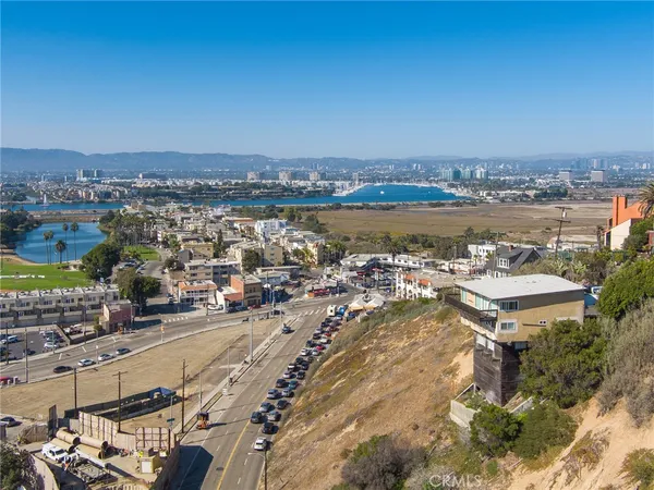 $750,000 | 6929 Vista Del Mar, Playa del Rey, CA 90293