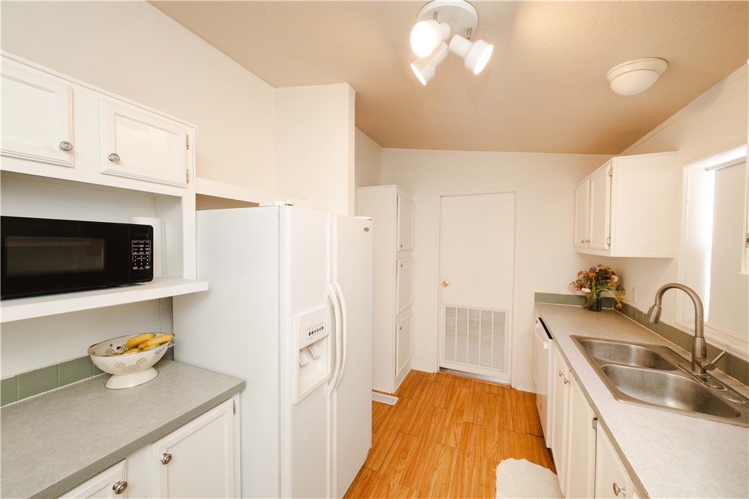 4741 Eden Road Golden Valley, AZ 86413 - Photo 19 of 75 Kitchen