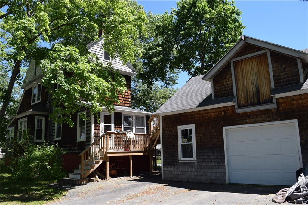 20x30 garage with 150 +/- sf...