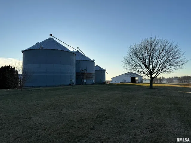 $329,900 | 2832 Highway 17, Galva, IL 61434