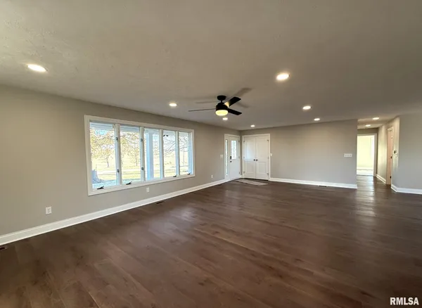 $329,900 | 2832 Highway 17, Galva, IL 61434