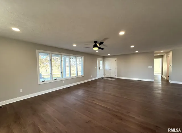 $329,900 | 2832 Highway 17, Galva, IL 61434