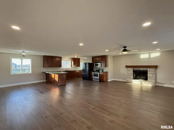 $329,900 | 2832 Highway 17, Galva, IL 61434