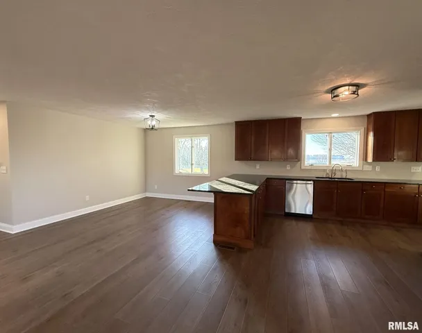 $329,900 | 2832 Highway 17, Galva, IL 61434