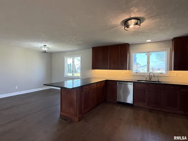 $329,900 | 2832 Highway 17, Galva, IL 61434