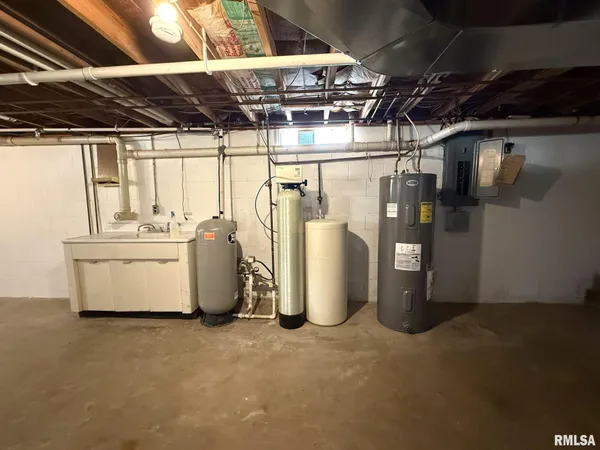 $329,900 | 2832 Highway 17, Galva, IL 61434