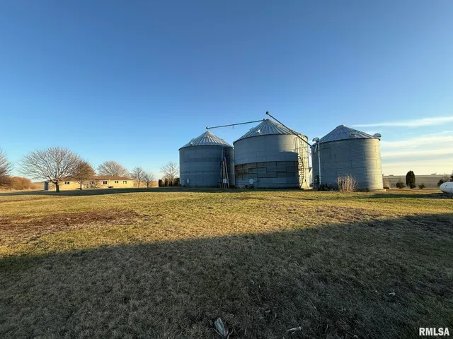 $329,900 | 2832 Highway 17, Galva, IL 61434