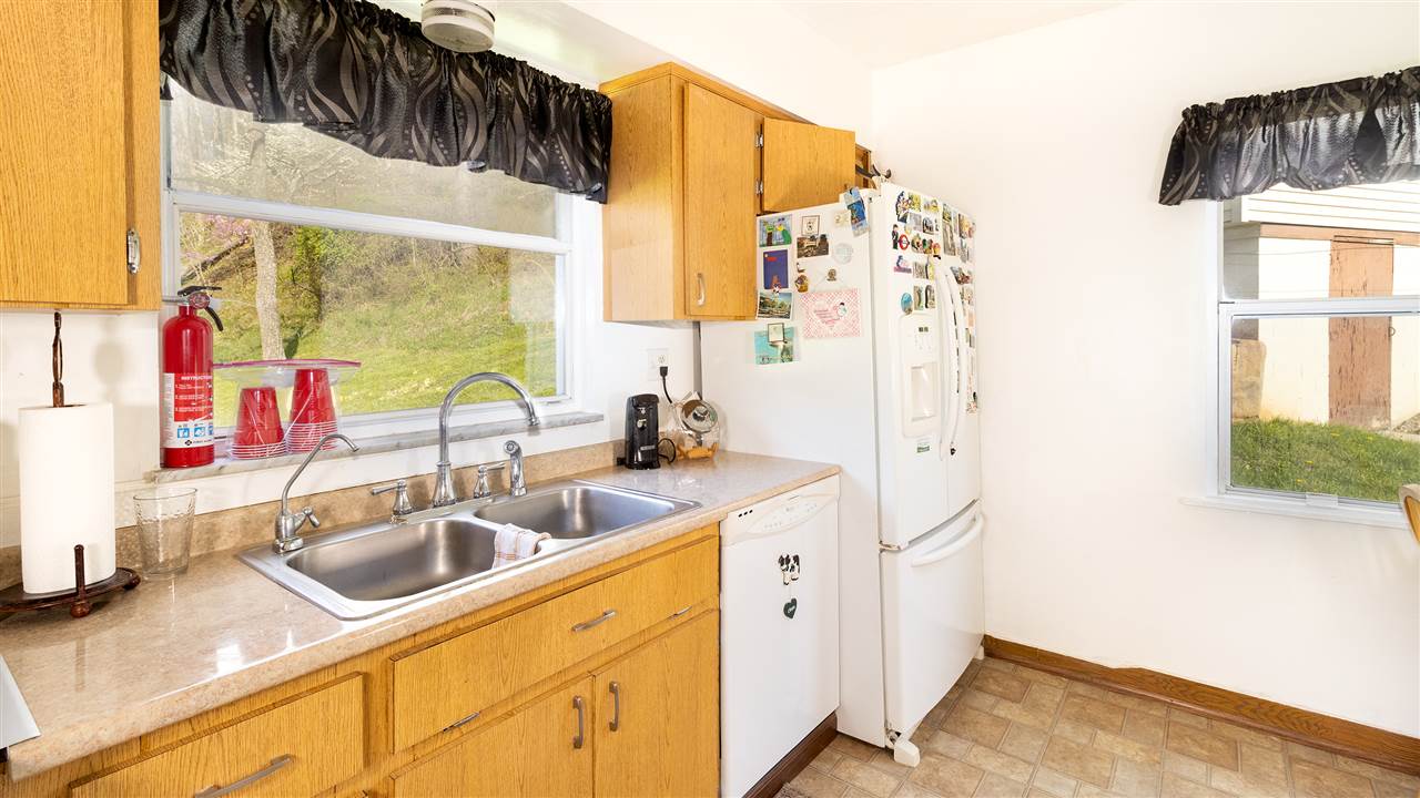 5715 Hubbards Branch Road Huntington, WV 25704 - Photo 8 of 31 Gallery Image 8