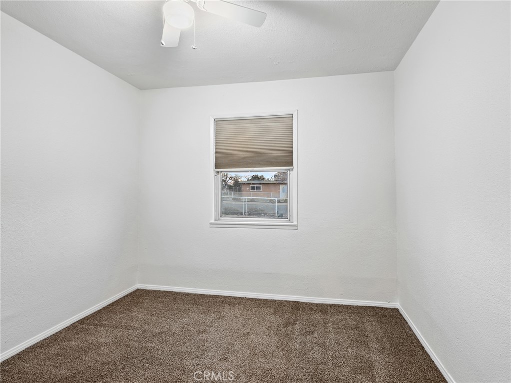 16129 Smoke Tree Street Hesperia, CA 92345 - Photo 22 of 36