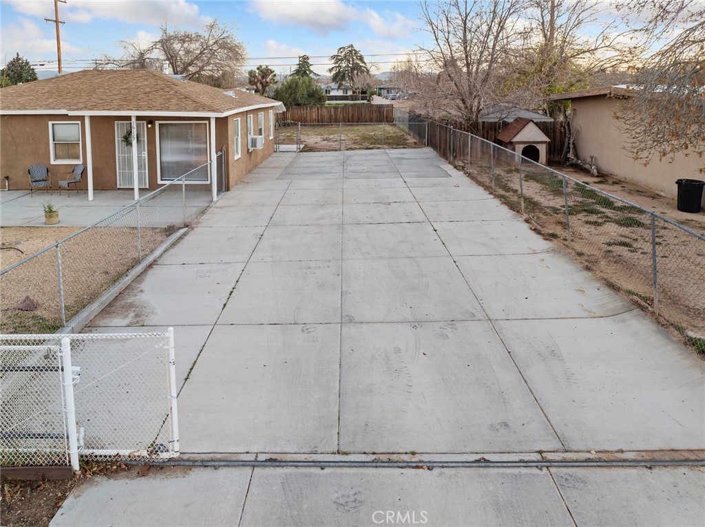 16129 Smoke Tree Street Hesperia, CA 92345 - Photo 4 of 36