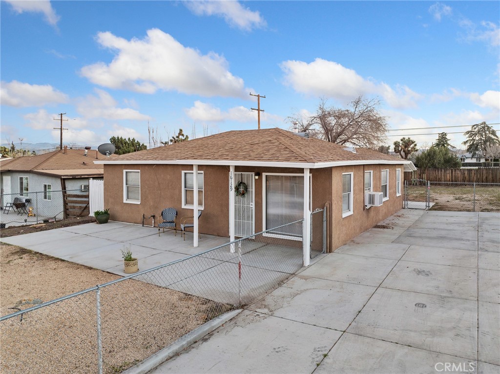 16129 Smoke Tree Street Hesperia, CA 92345 - Photo 5 of 36