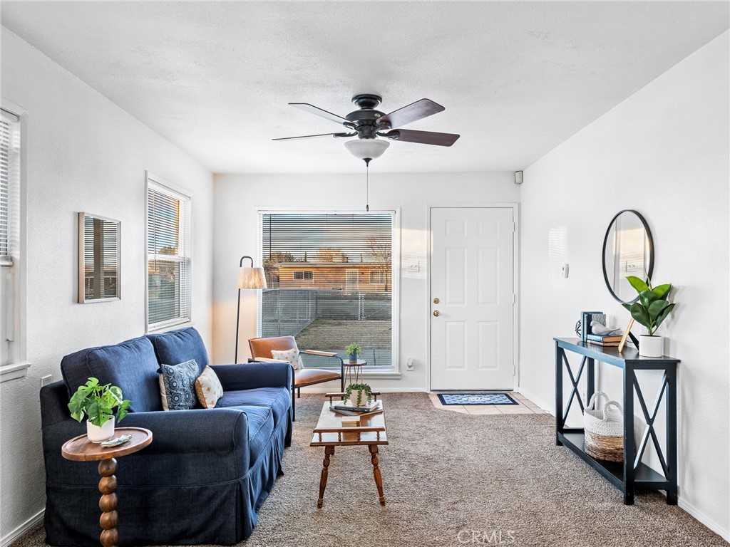 16129 Smoke Tree Street Hesperia, CA 92345 - Photo 10 of 36