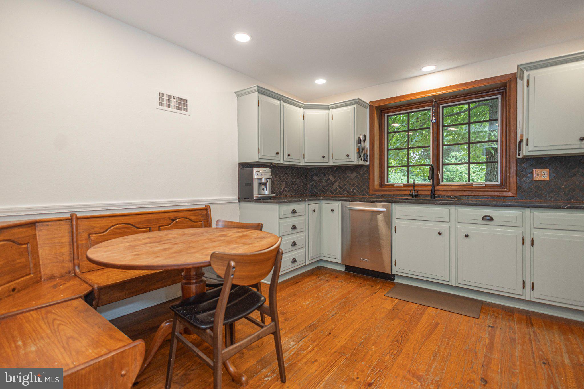 10 Effingham Road Yardley, PA 19067 - Photo 21 of 68 Plenty of Room for Casual Dining