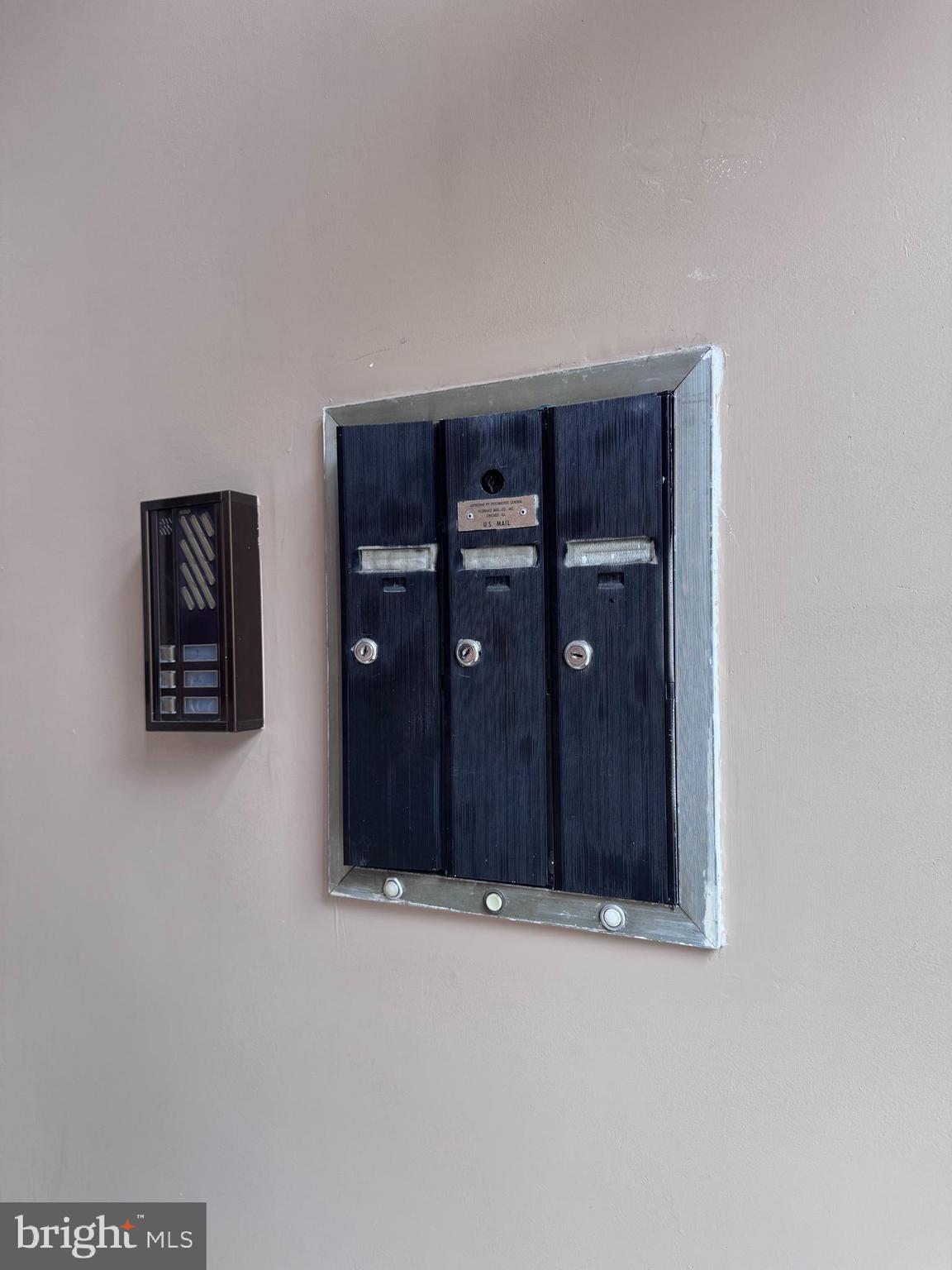 2005 Madison Avenue, Unit 2 Baltimore, MD 21217 - Photo 2 of 16 a view of an entryway
