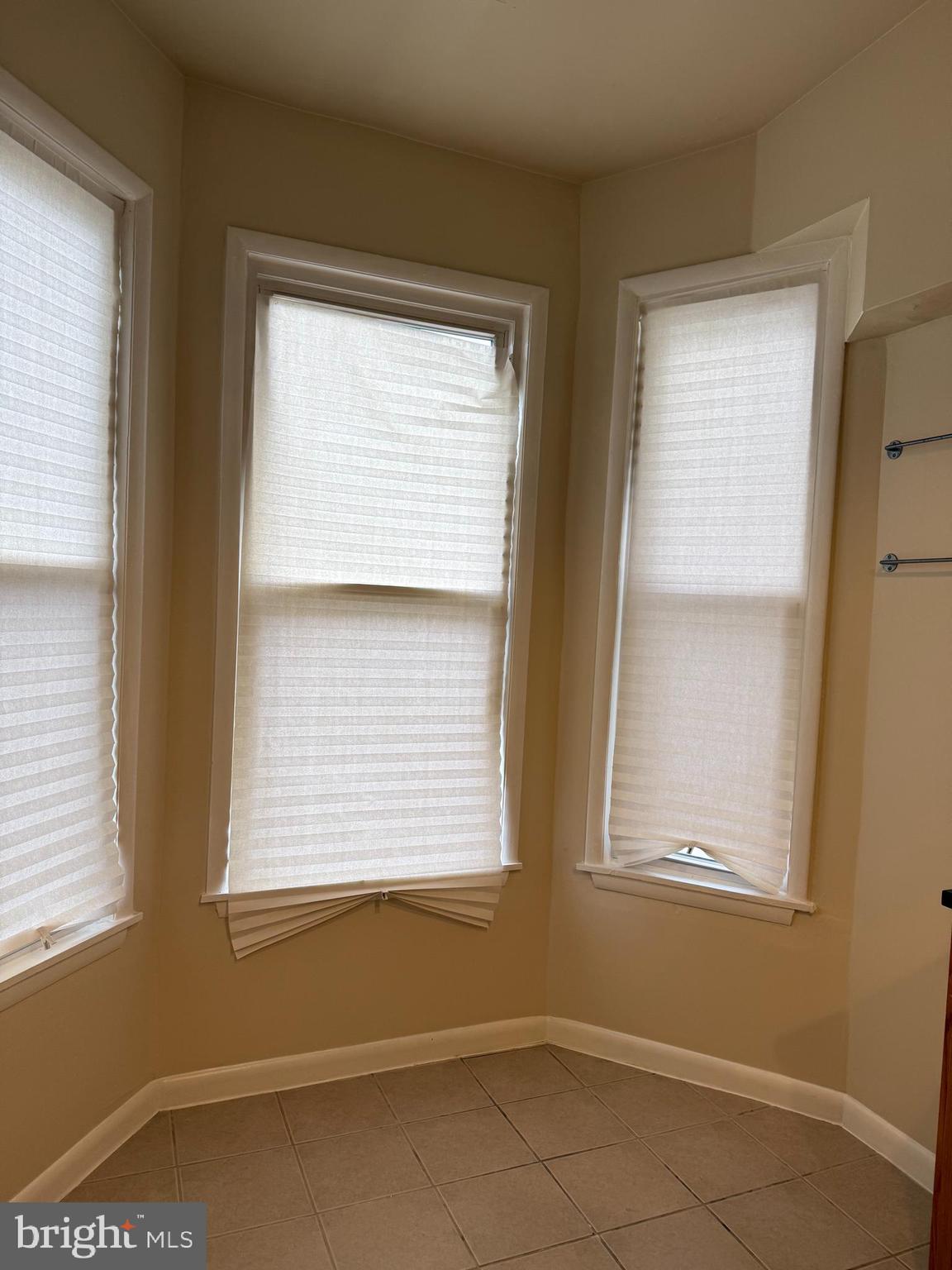 2005 Madison Avenue, Unit 2 Baltimore, MD 21217 - Photo 6 of 16 a view of a window in a room