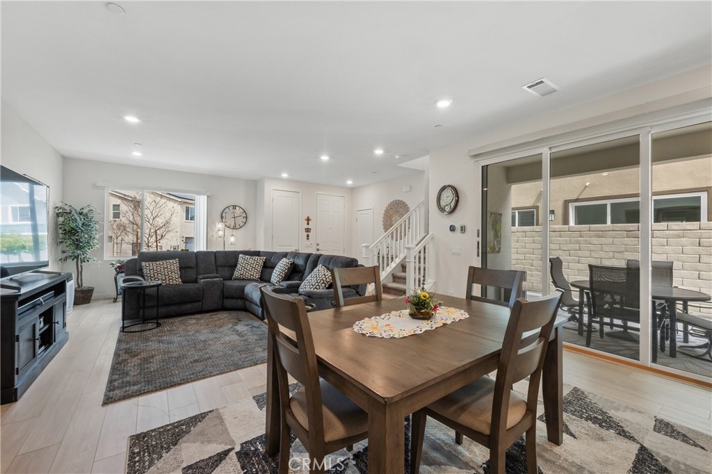 27632 Ensemble Valencia, CA 91381 - Photo 4 of 14
