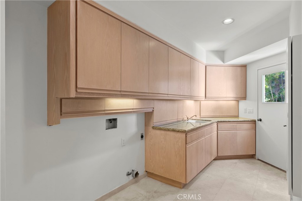 2 Inverness Lane Newport Beach, CA 92660 - Photo 26 of 26 Laundry Room