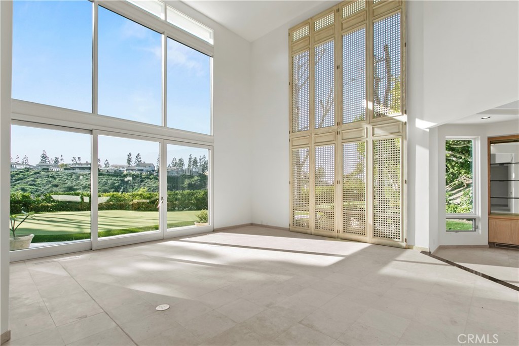 2 Inverness Lane Newport Beach, CA 92660 - Photo 5 of 26 Living room - light filled with a view