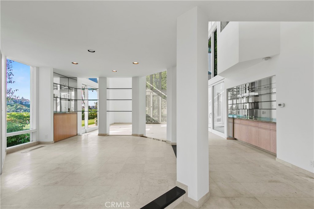 2 Inverness Lane Newport Beach, CA 92660 - Photo 7 of 26 Dining room or bar area 2