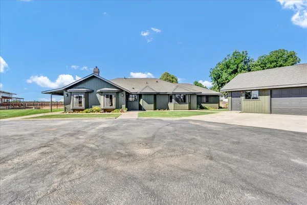 $1,100,000 | 34811 Road 132, Visalia, CA 93292